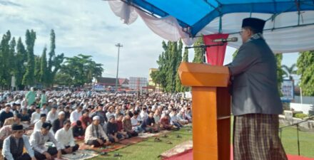 Shalat Idul Fitri Lapangan Merdeka Pariaman, Khatib Muhammad Nur ;  Aktualisasi Nilai-Nilai Ramadhan Siap Dipimpin dan Memimpin