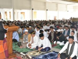 Shalat Idul Fitri di Masjid Raya Padang Pariaman, Bupati Suhatri Bur Ajak Warga Sabar dan Tawaqal Hadapi Musibah