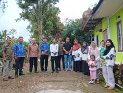 Kepala Desa Zulfajri Serahkan Bantuan Dompet Peduli ke Korban Kebakaran, Harapan dan Pelajaran Dibalik Musibah