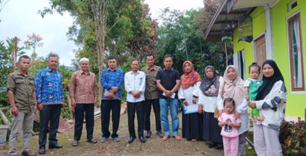 Kepala Desa Zulfajri Serahkan Bantuan Dompet Peduli ke Korban Kebakaran, Harapan dan Pelajaran Dibalik Musibah