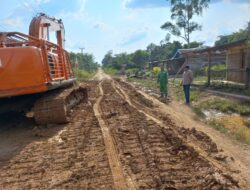 Jalankan Instruksi Pj Bupati Apriyadi, Perusahaan di Jirak Jaya Gerak Perbaiki Jalan Rusak