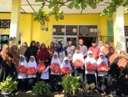 SDN 21 Jalan Kereta Api Kota Pariaman ; Pesantren Ramadhan Ditutup Peringati Nuzul Qur’an Sekaligus Serahkan Sembako Siswa Kurang Mampu