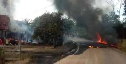 Dua Rumah dan Satu Unit Mobil truk Terbakar Disebabkan Mobil pengangkut Minyak llegal Meledak