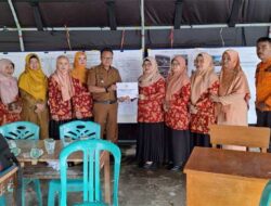 Ketua DWP Agam Antarkan Bantuan Rp6,6 Juta untuk Korban Banjir Lahar Dingin