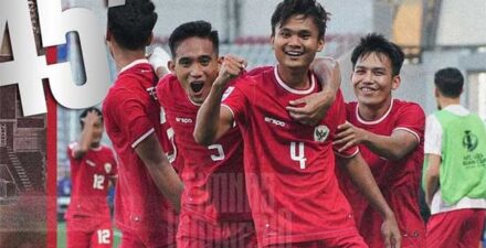 Sekuad Timnas Indonesia U-23 merayakan kemenangan setelah mencegak gol ke gawang Australia pada penyisihan grup Piala Asia di Qatar, Kamis 18 April 2024 malam. (ist(