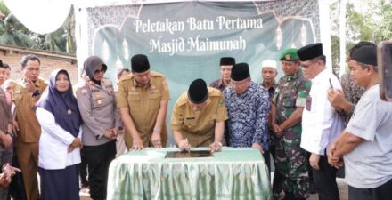 Gubernur Mahyeldi Letakan Batu Pertama Bangun Masjid Maimunah di Lapai Desa Cimparuh Kota Pariaman