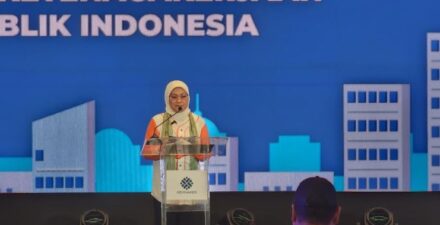 Menaker minta pengusaha beri sertifikat peserta magang.