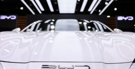 BYD bantah bakal rambah pasar motor listrik.