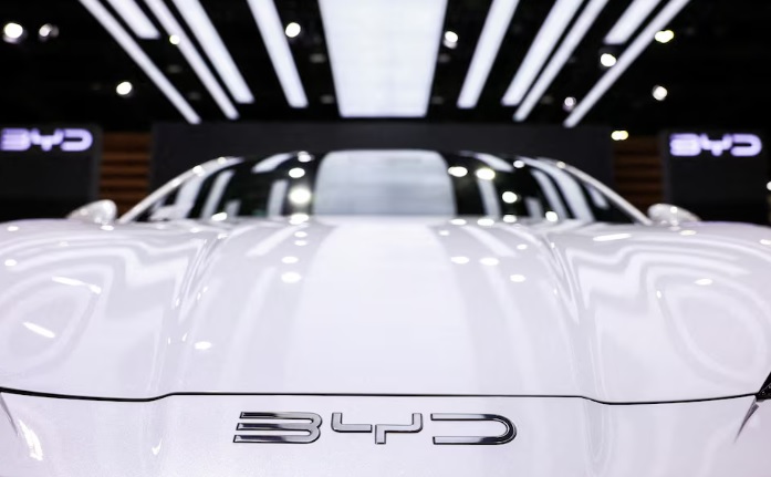 BYD bantah bakal rambah pasar motor listrik.
