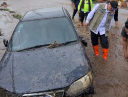 Kendaraan Gubernur Sumbar Nyaris Tertimbun Tanah Longsor di Perjalanan Pulang