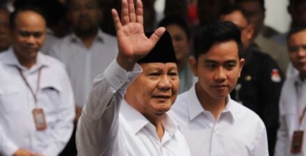 Wacana 40 Menteri di Kabinet Prabowo-Gibran.