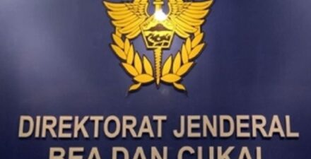 Bea Cukai serahkan alat bantu belajar SLB yang ditahan sejak 2022.