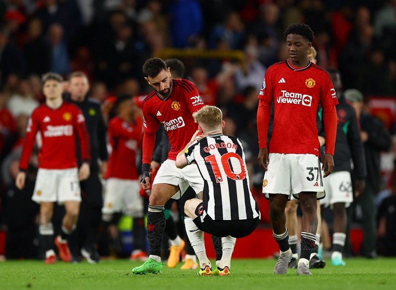 Manchester United menang 3-2 atas Newcastle United.