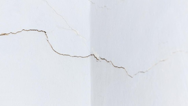 Perbaiki Retakan Dinding