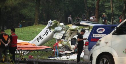 Pesawat Latih Jatuh di Lapangan Sunberst, Tiga Korban Tewas
