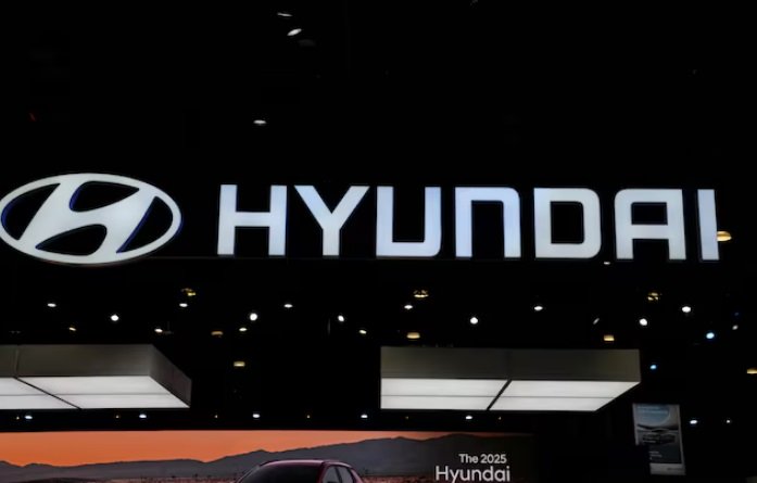 Hyundai dilaporkan bakal fokus garap mobil hybrid ketimbang listrik.