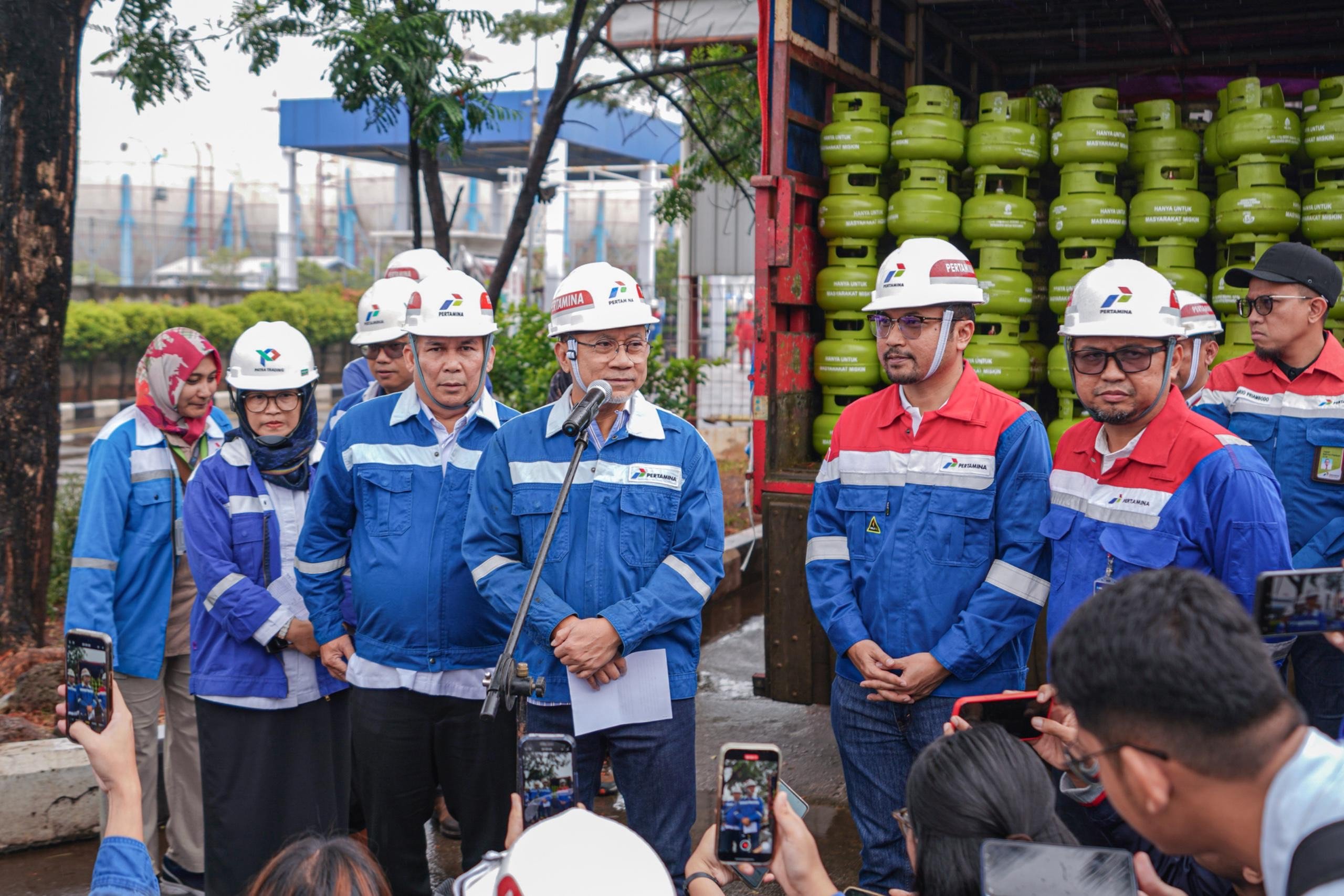 Mendag Zulkifli Hasan bersama Pertamina Patra Niaga kunjungi SPBE di Tanjung Priok.