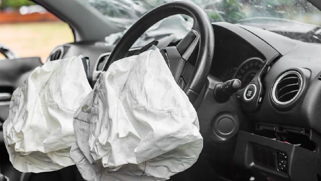 Airbag mobil bisa meledak sendiri? Ini penyebabnya.