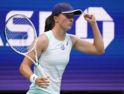 Juara Dunia Iga Swiatek Melangkah dengan Percaya Diri di Roland-Garros
