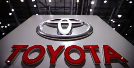 Ilustrasi segini pajak mobil Toyota.