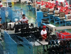 Penutupan Pabrik Sepatu Bata, Analisis Andry Satrio Nugroho
