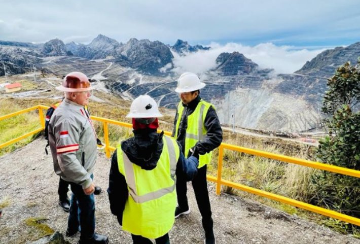 Jokowi Perpanjang Izin Freeport hingga Cadangan Habis.