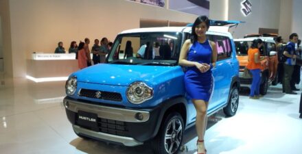 Ilustrasi 3 merek mobil bagian dari Suzuki.