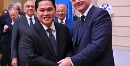 Ketum PSSI, Erick Thohir bersama Presiden FIFA, Gianni Infantino.