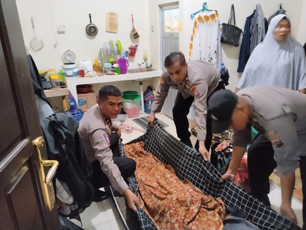 Seorang mahasiswi meninggal dunia mendadak pada Kamis (2/5/2024) siang usai sempat mengeluh sakit perut.