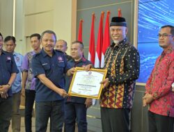 Dinilai Peduli pada Serikat Pekerja, Gubernur Mahyeldi Diganjar KSPSI Award 2024