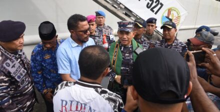 Kapal Perang Kebanggaan TNI Angkatan Laut Tiba di Pulau Tual