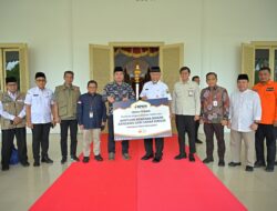 BPKH Salurkan Bantuan Kebencanaan Rp717 Juta, Gubernur Mahyeldi Yakin Masyarakat Makin Optimis untuk Bangkit