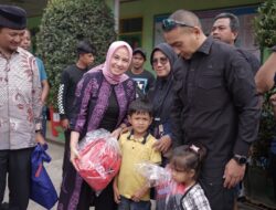 Didampingi Ketua BKOW Sumbar, Wagub Audy Kembali Salurkan Bantuan Untuk Korban Galodo
