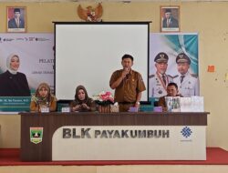 Donisa Putra : Disnakerperin Adakan Pelatihan Dasar Make Up Artis
