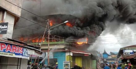 Pasar Raya Padang Terbakar Hebat