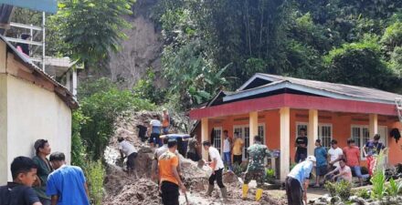 Ini salah satu rumah yang terdampak longsor di Palupuh, Kabupaten Agam, Kamis (9/5/2024). (ist)