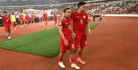 Ragnar Oratmangoen kala membela Timnas Indonesia.