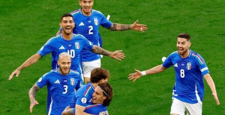 Comeback Dramatis, Italia Taklukkan Albania 2-1