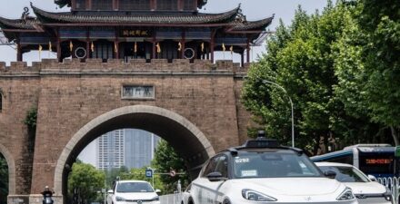 Baidu dan Huawei Pimpin Pengembangan Taksi Robot di China
