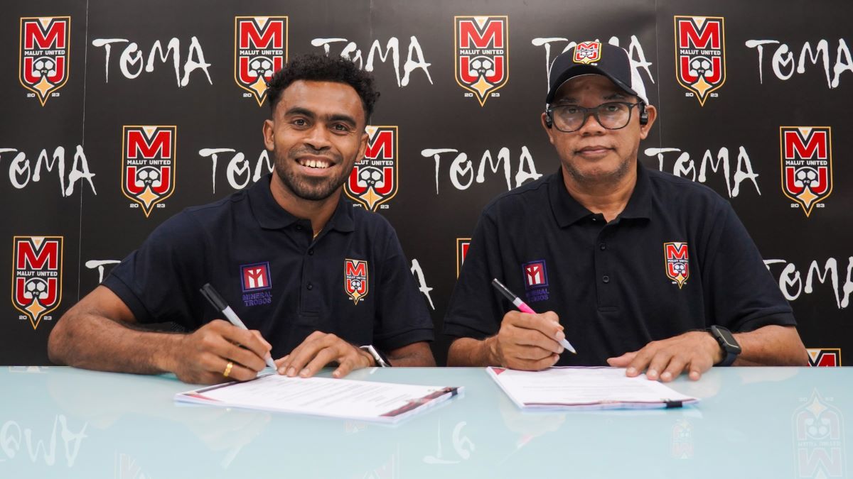 Yakob Sayuri resmi gabung Malut United.