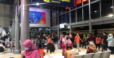 Tiket kereta api masih tersedia.