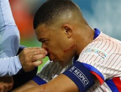 Kiper Austria Kritik Perilaku Mbappe Usai Cedera Patah Hidung
