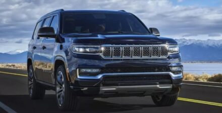 Stellantis recall 1,16 juta mobil di Amerika Utara gara-gara kamera mundur bermasalah.