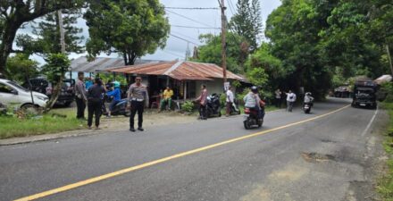 Sepeda Motor Tabrak Mobil di Lubuk Begalung, Dua Korban Dilarikan ke RS