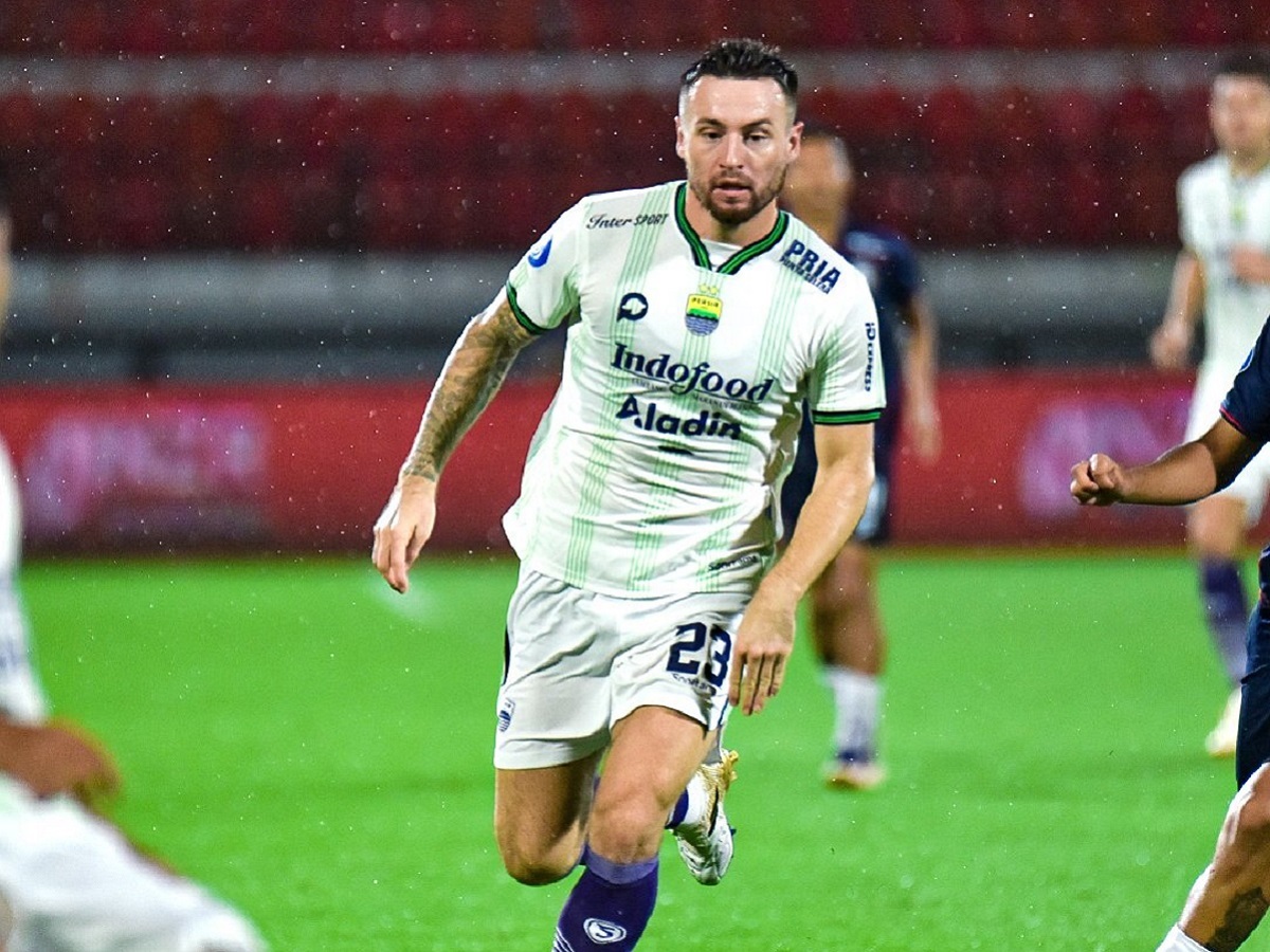 Marc Klok kala membela Persib Bandung.