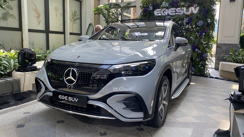 Masih jauh dari target, Mercedes-Benz genjot penjualan mobil listrik.