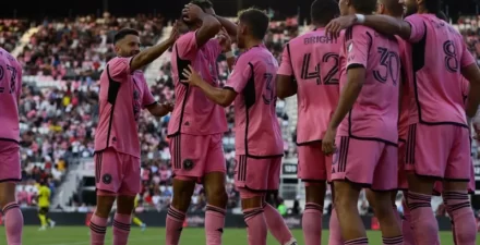 Inter Miami menang 2-1 atas Columbus Crew di MLS 2024 .