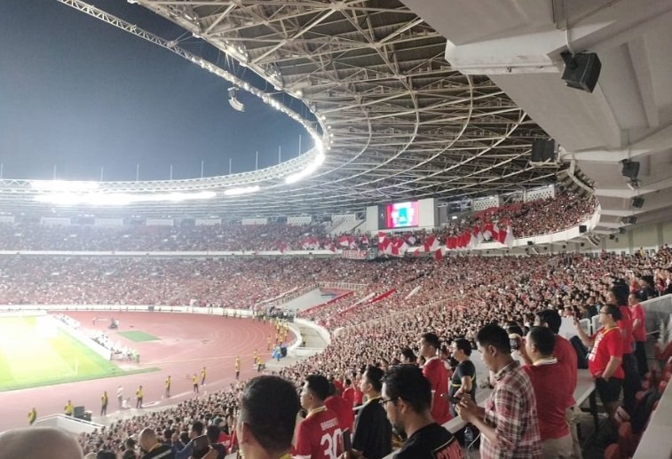 Suporter Timnas Indonesia di Stadion Utama Gelora Bung Karno.