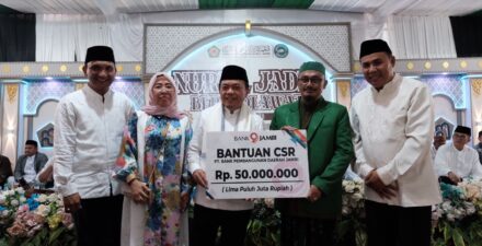 Gubernur Jambi Berikan Hadiah Umroh Santri Hafidz 30 Juz Ponpes Nurul Jadid Singkut Kabupaten Sarolangun