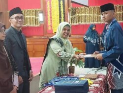Staf Ahli Walikota Pariaman Hertati Taher Hadiri Wisuda Perdana SMP IT Attin Sumbar